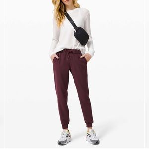 Lululemon On the Fly Jogger (woven)